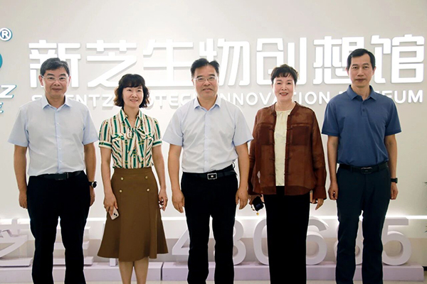 領(lǐng)導(dǎo)合影